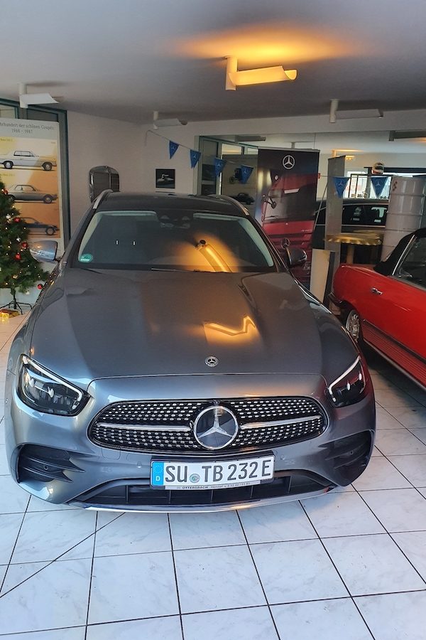 Fahrzeugfront in der Werkstatt