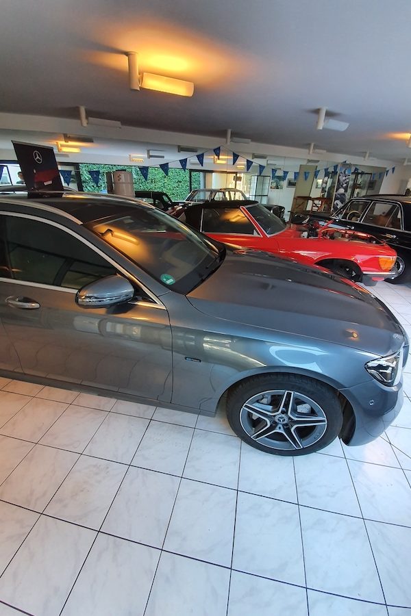 Fahrzeugseite in der Werkstatt